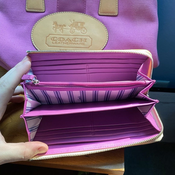 Coach "Hamptons Archive 10th Anniversary" Pink Set - Picture 4 of 8